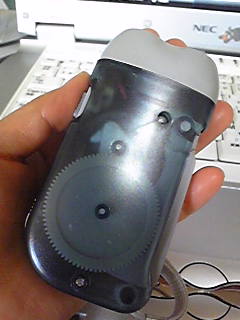 愛用の手動式LED懐中電灯